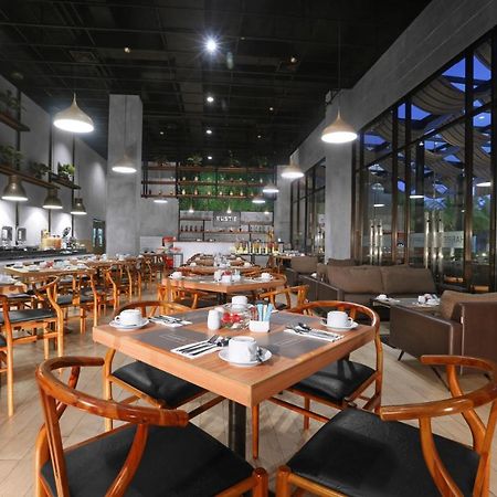 Hotel Harper Purwakarta By Aston Extérieur photo